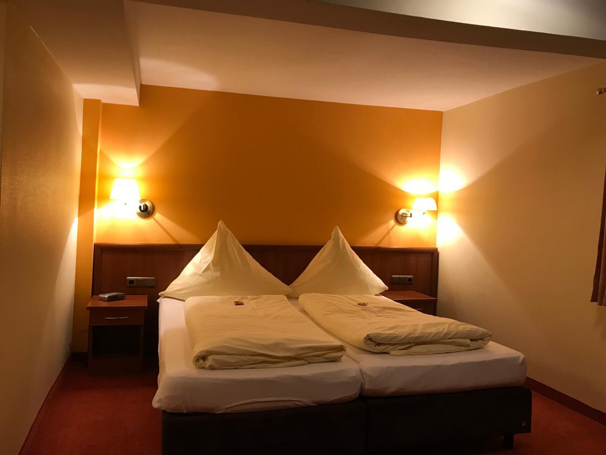 Hôtel Schlossstuben à Büdingen Extérieur photo